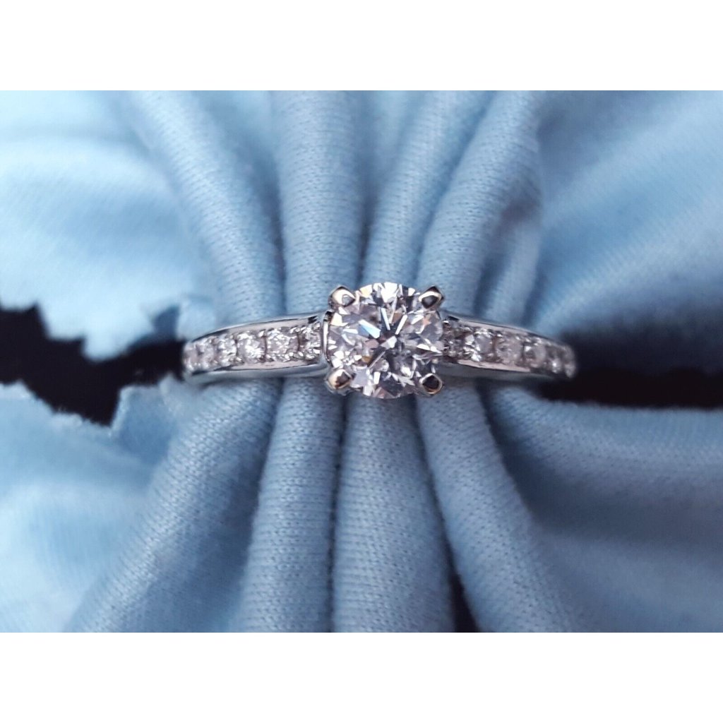 Unique 14k Karat Solid White Gold Engagement Solitaire Round Diamond Ladies Ring
